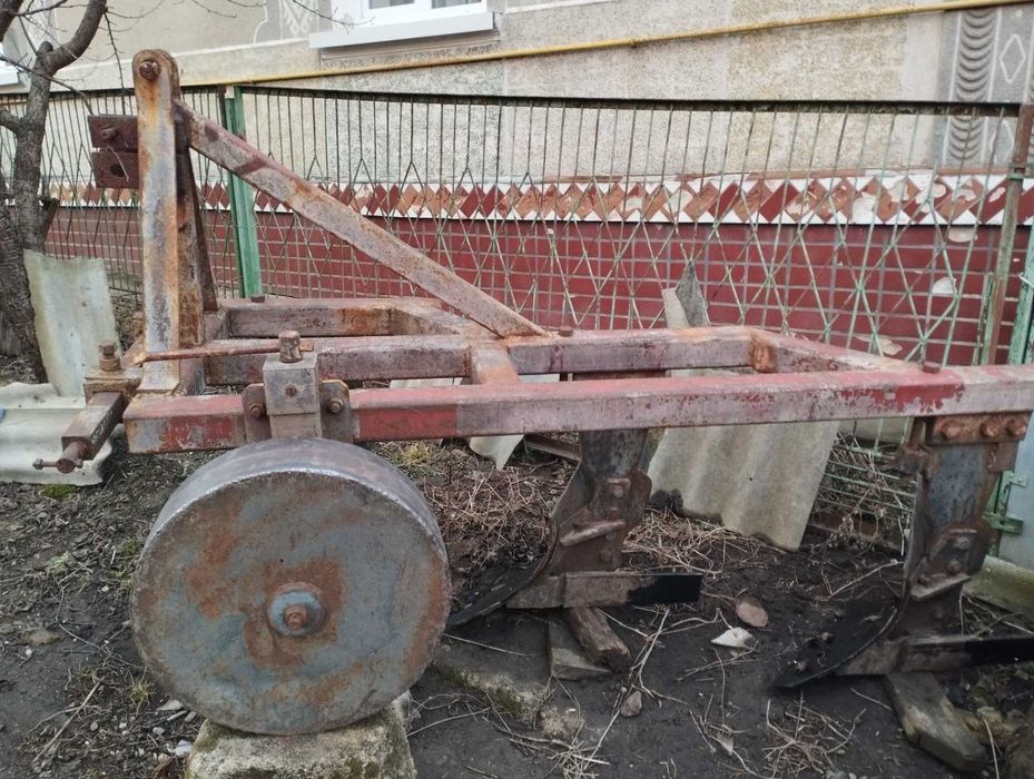 Плуг трохкорпусний 3-30 та культиватор до трактора МТЗ чи ЮМЗ