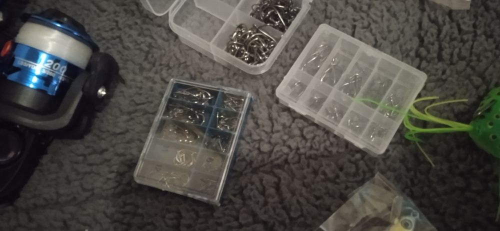 Kit de pesca 1000 anzóis inclui cana de pesca, carreto e anzóis 1000