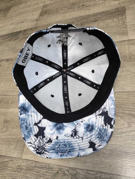 Кепка снепбек OBEY Floral