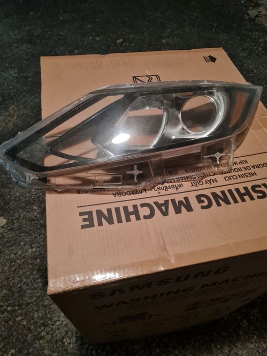 Скло на фару галоген Nissan Rogue Sport 2017