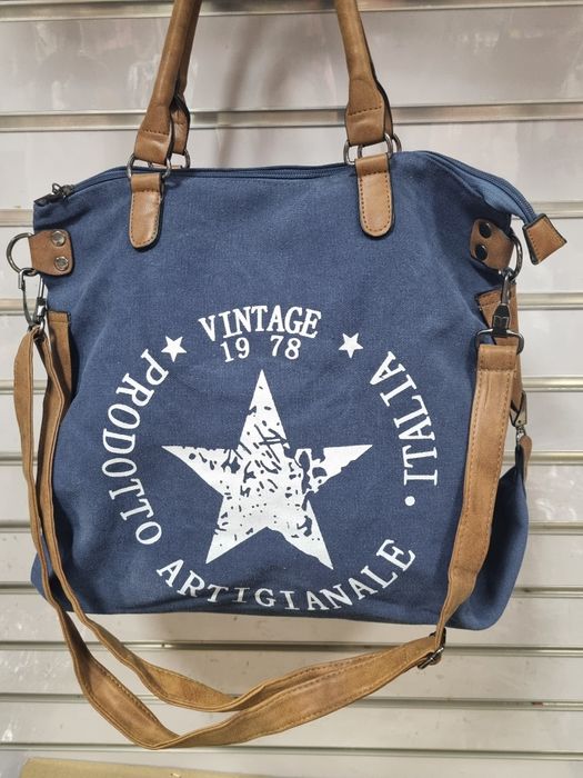 Granatowa torebka damska z gwiazdą