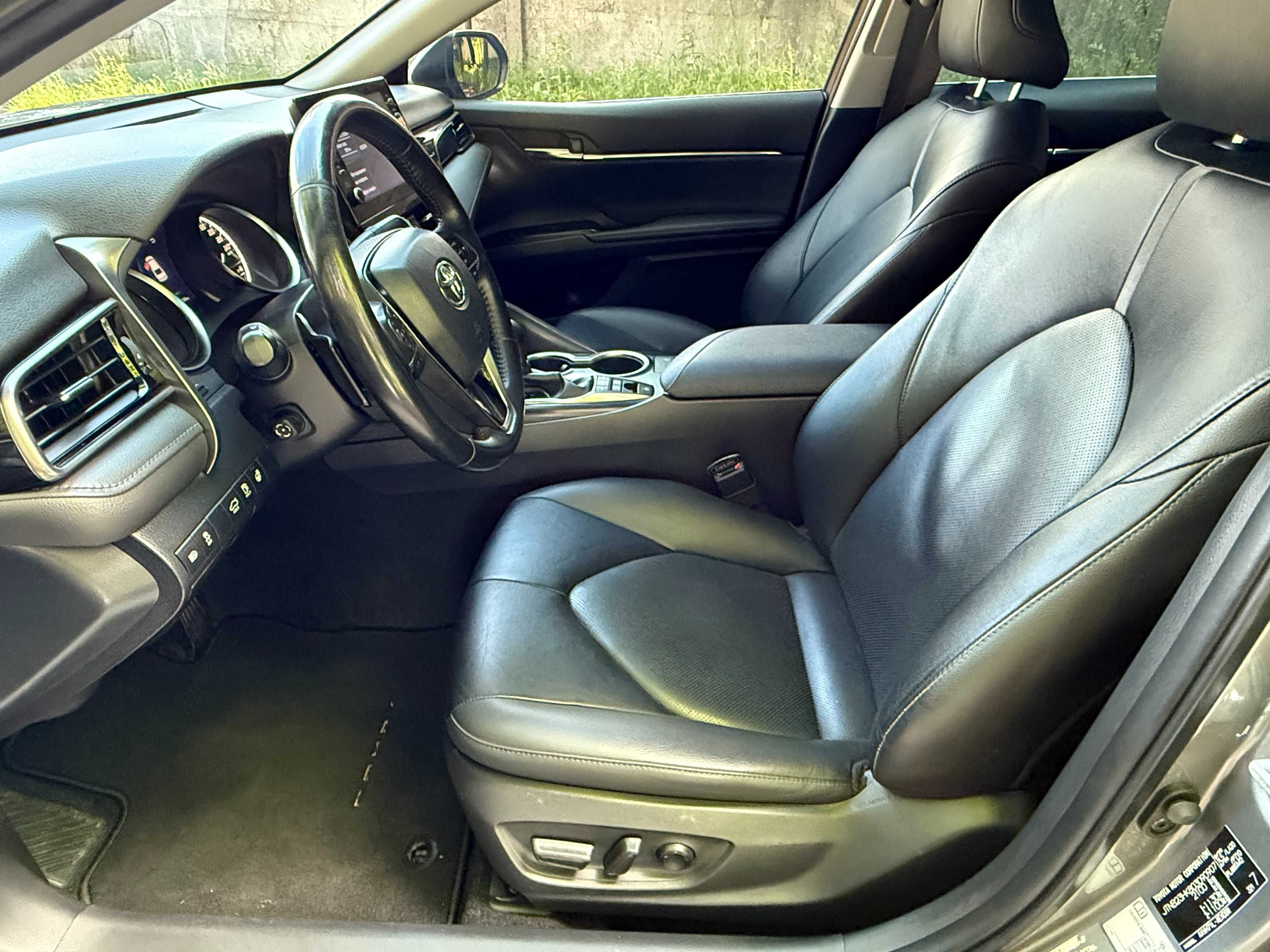 Toyota Camry 2021 Офіційна 2,5 Гібрид Гарний стан