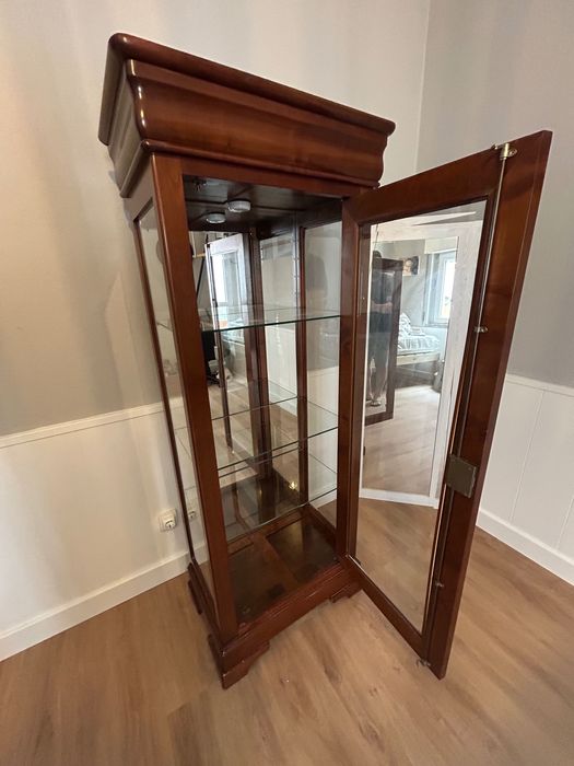 Vitrine em cerejeira maciça