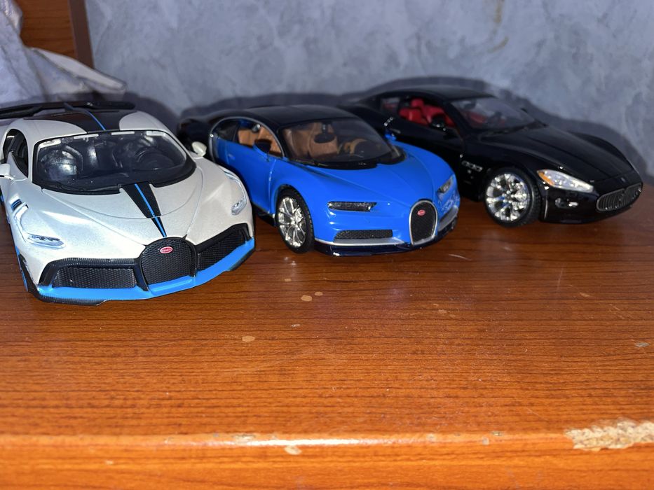 Продам металеві машини Bugatti chiron, Bugatti Divi, Maserati. 1:24