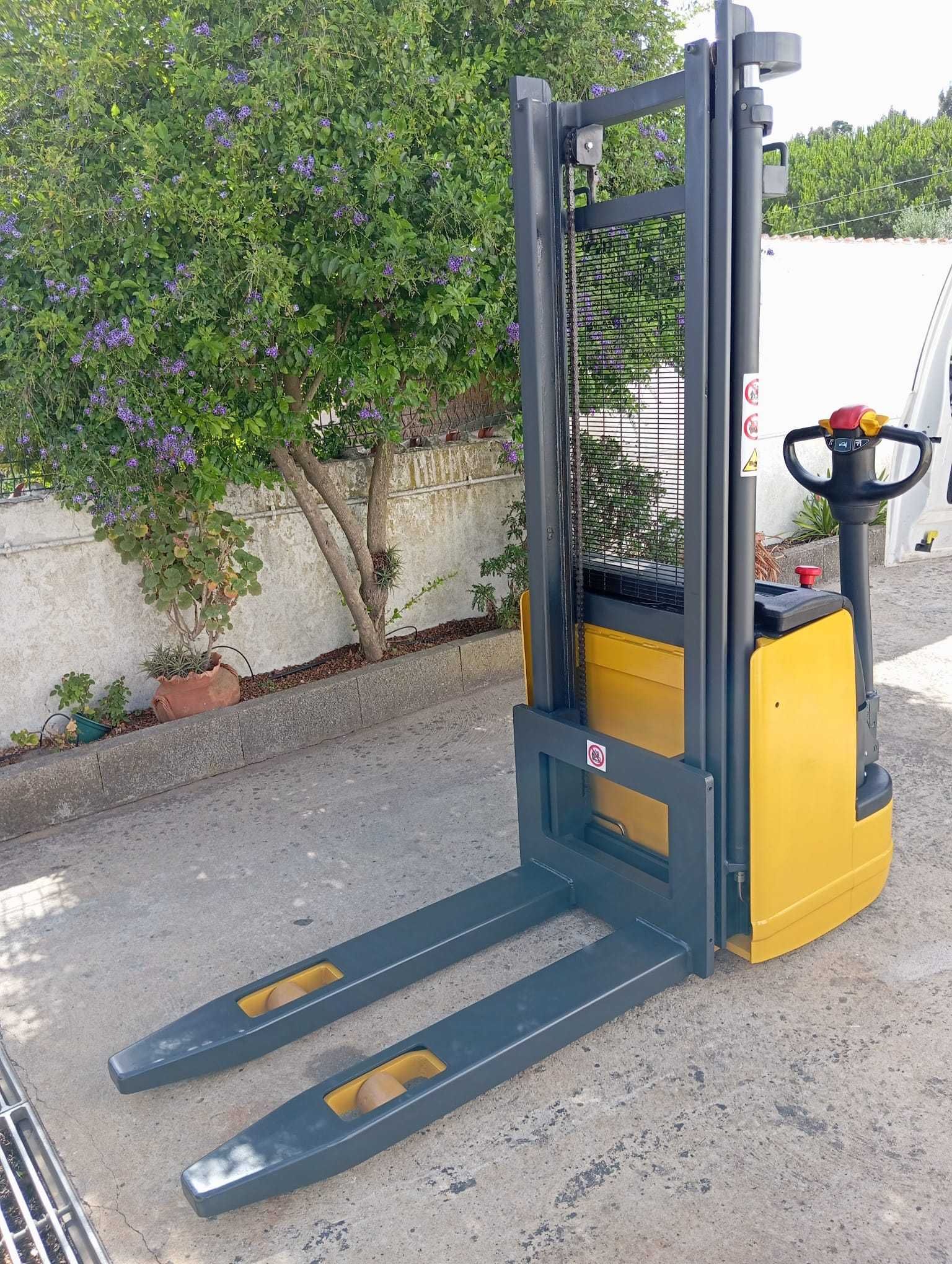 Stacker OM recondicionado