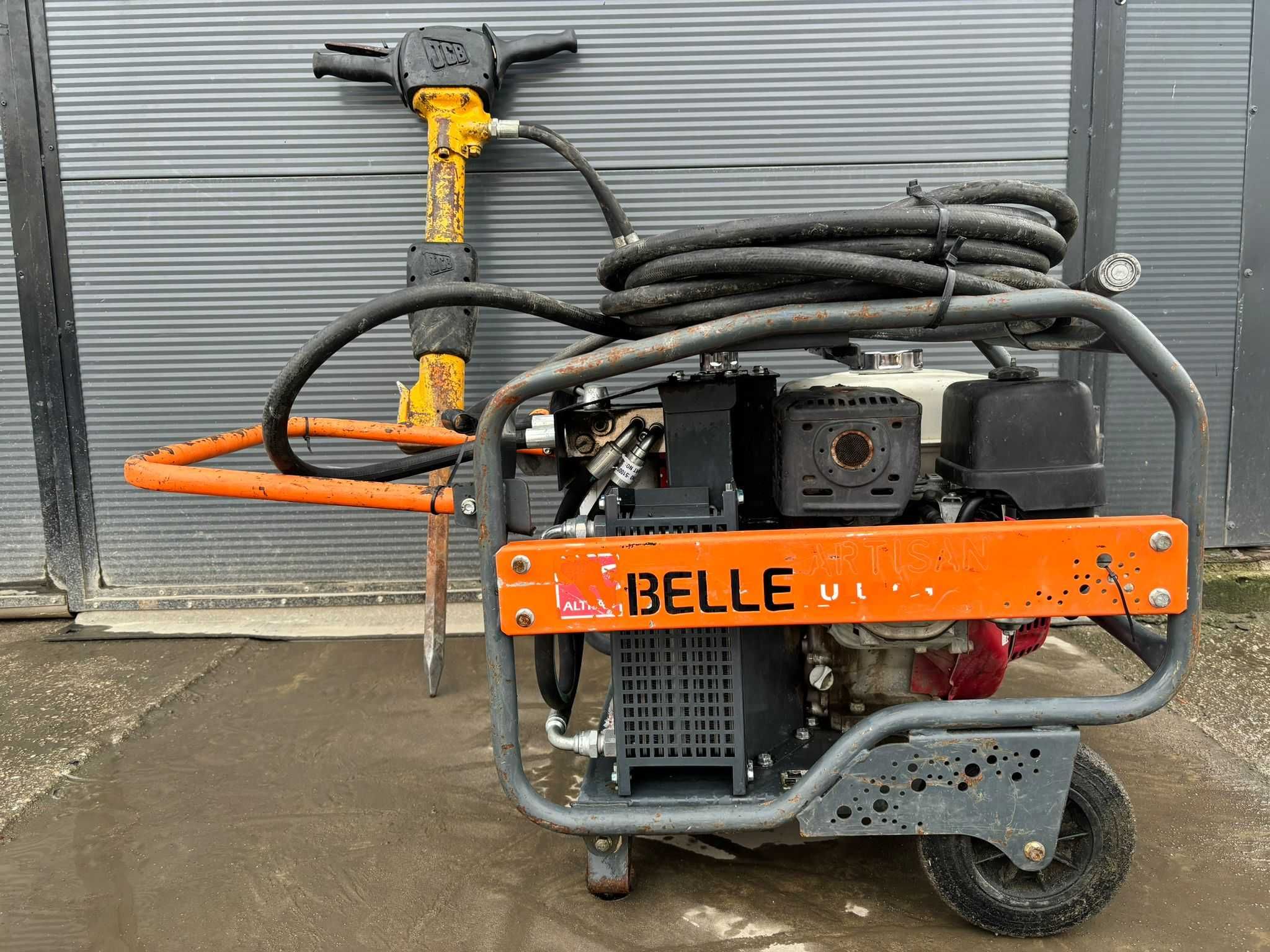 Stacja hydrauliczna Belle  z młotem do kucia