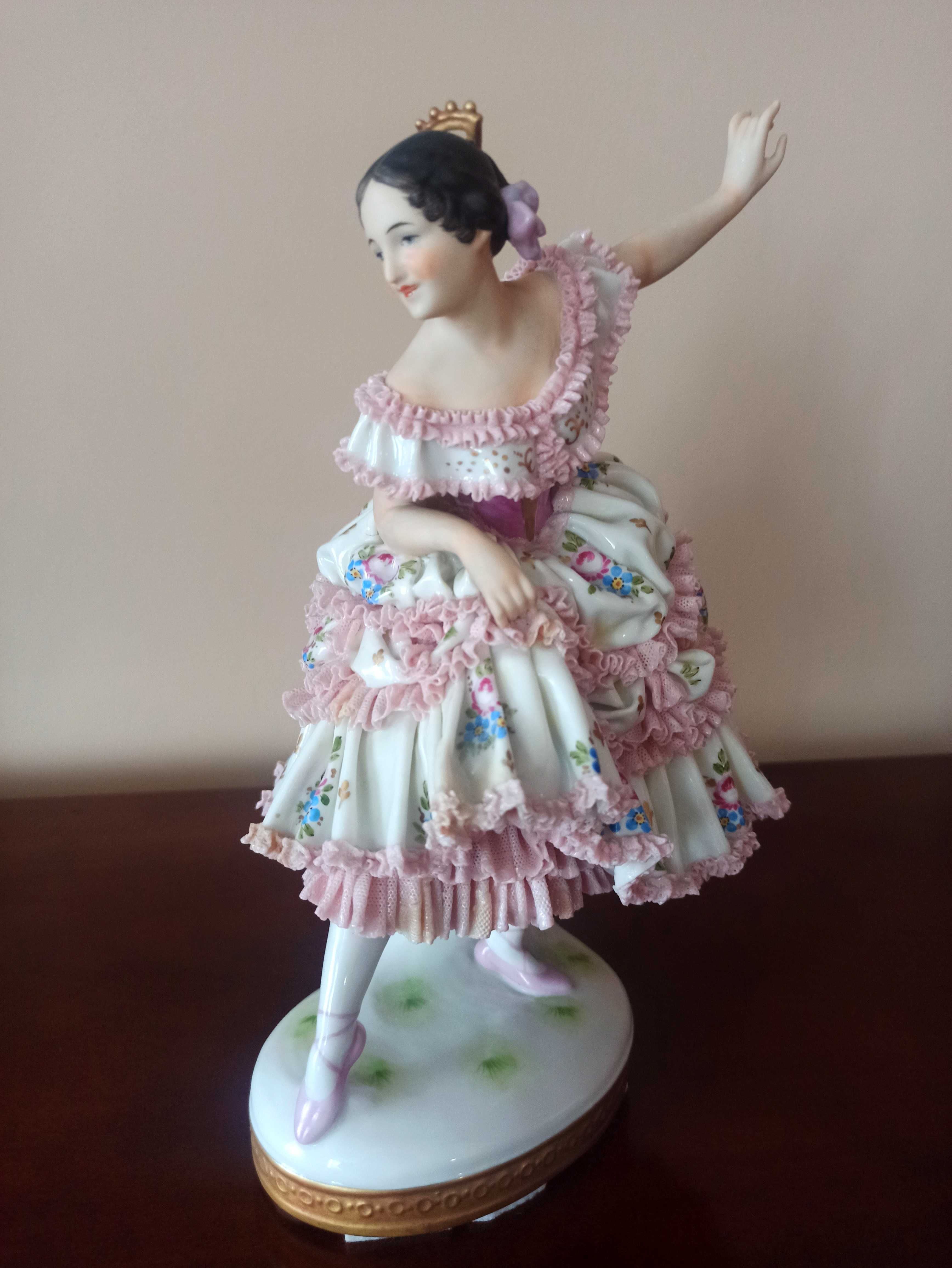 Figura baletnica z koronki Volkstedt   (Fanny Elsler).