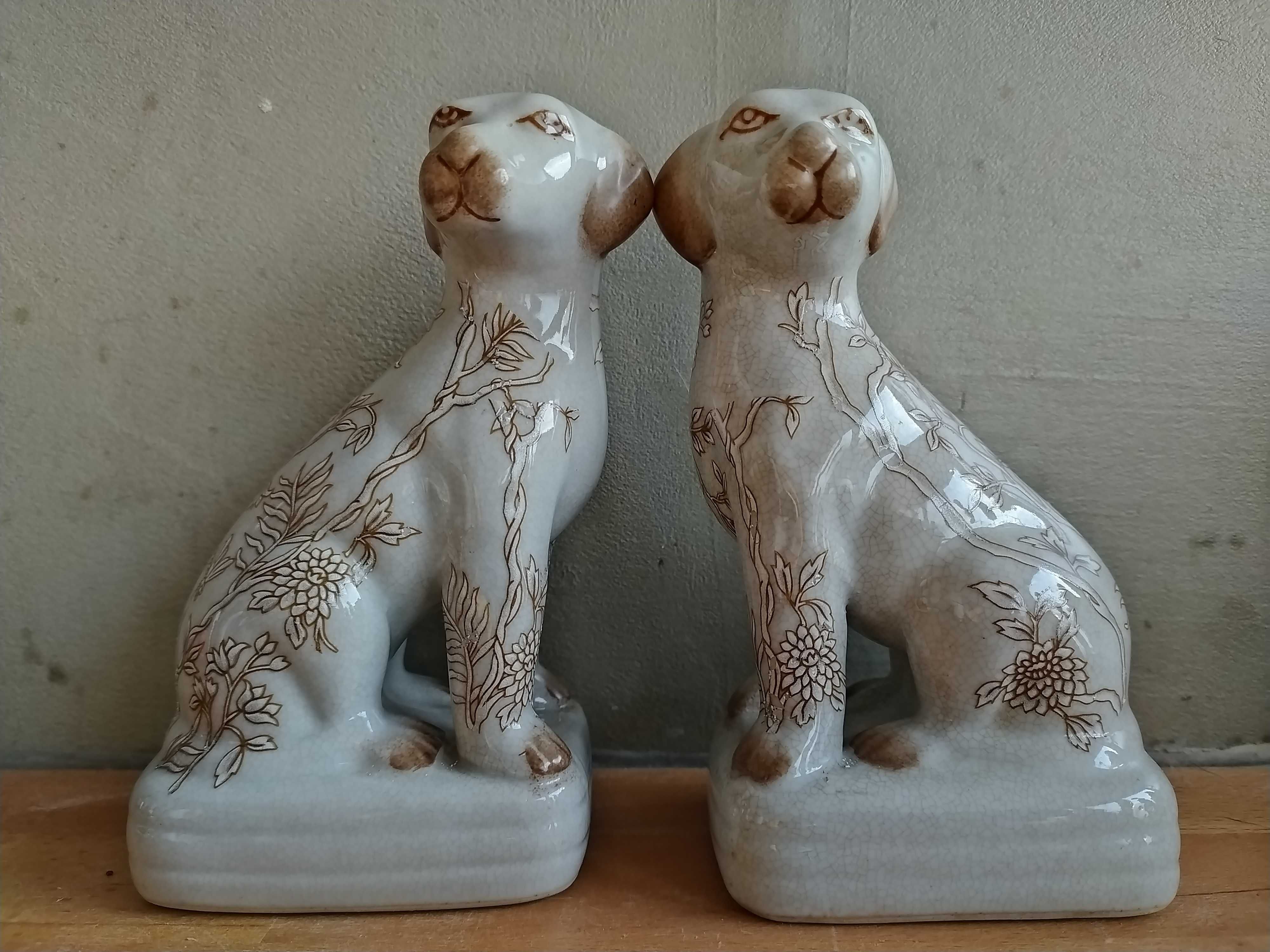 figurki piesków, para, porcelit, ceramika