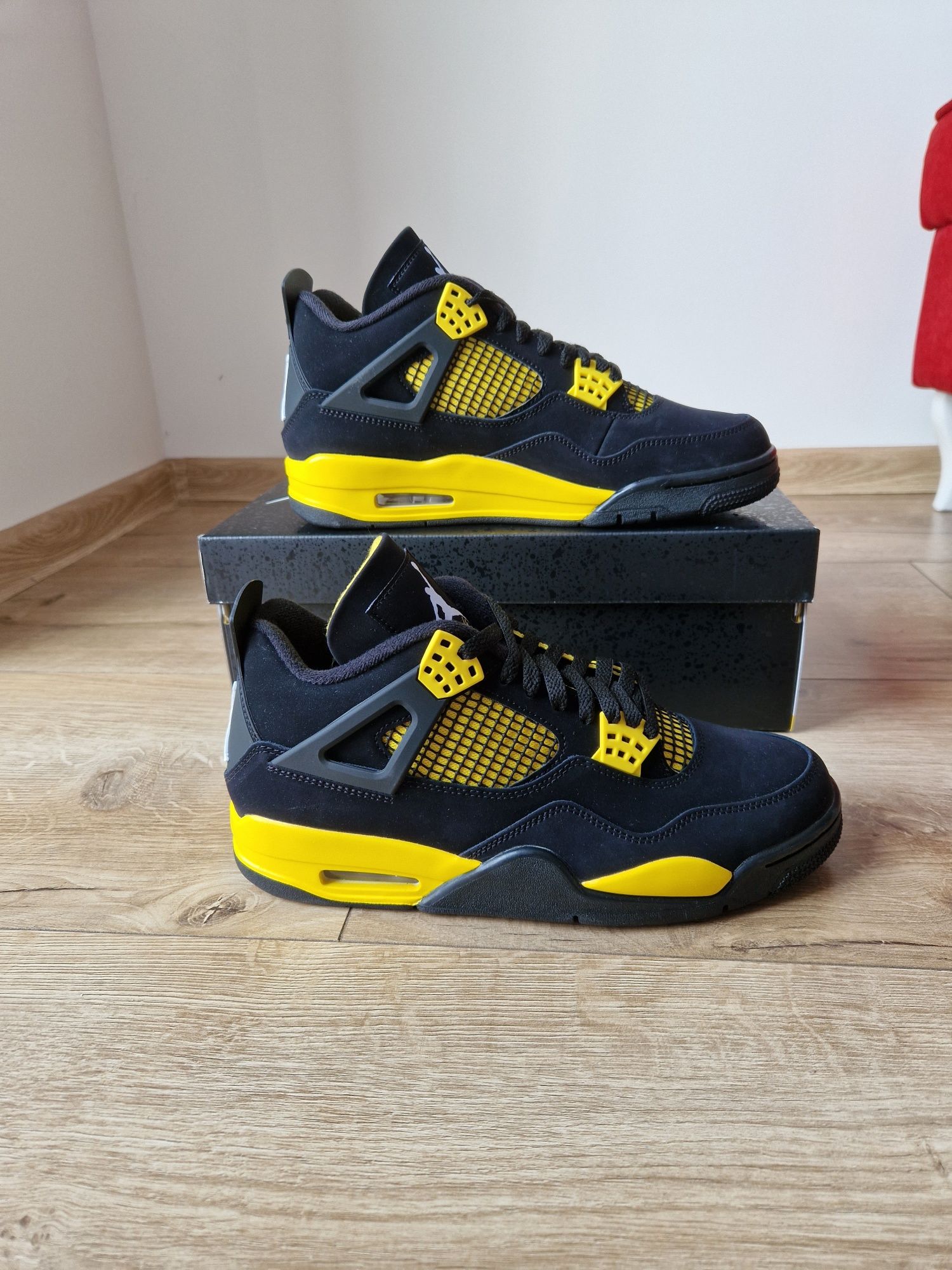 Jordan 4 "Thunder"