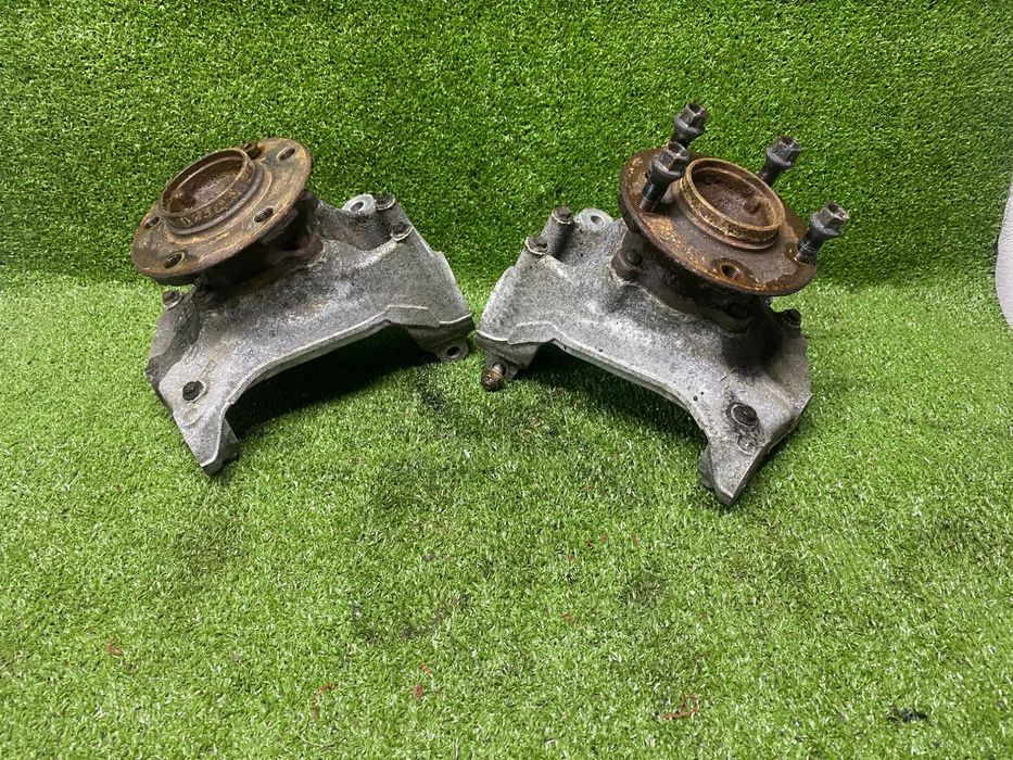 Цапфа кулак поворотний перед-зад  bmw f30 f31 f32 f33 f34 f36 Розборка