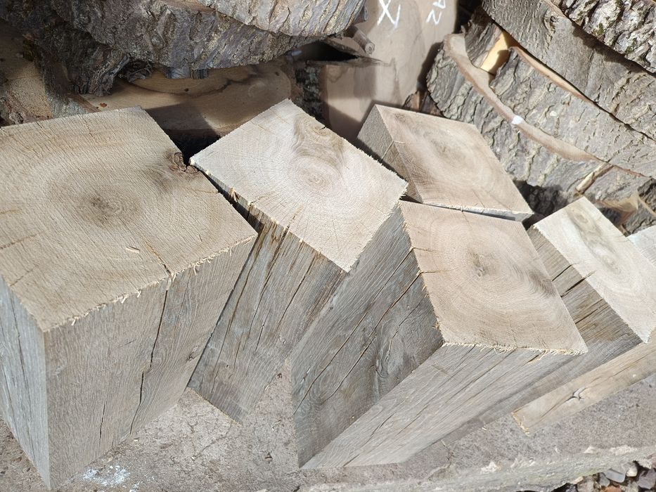 Klocki dębowe, ozdobne stołki itp