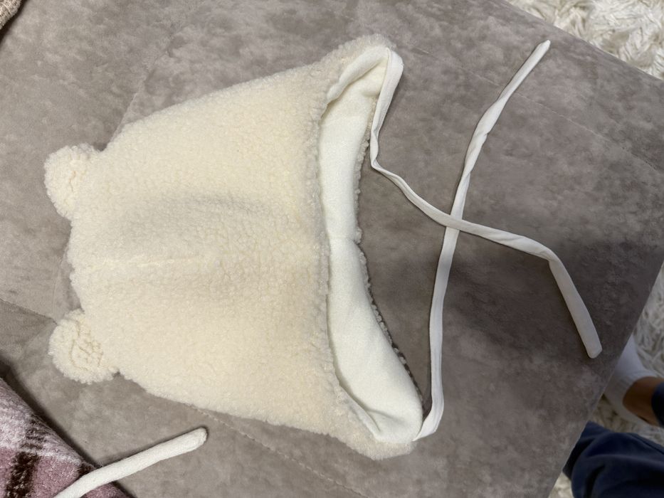 Дуже темла шапочка з вушками