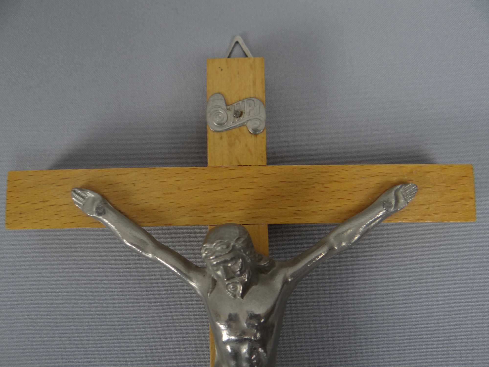 Krzyż drewniany do powieszenia