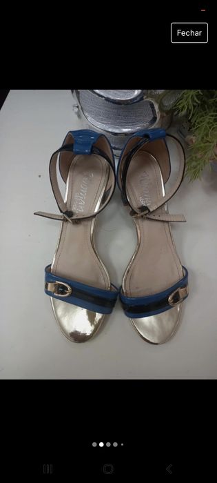 Sandálias  azuis e dourado seaside