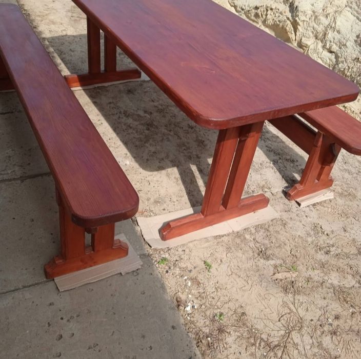 Стол  и  лавки .
