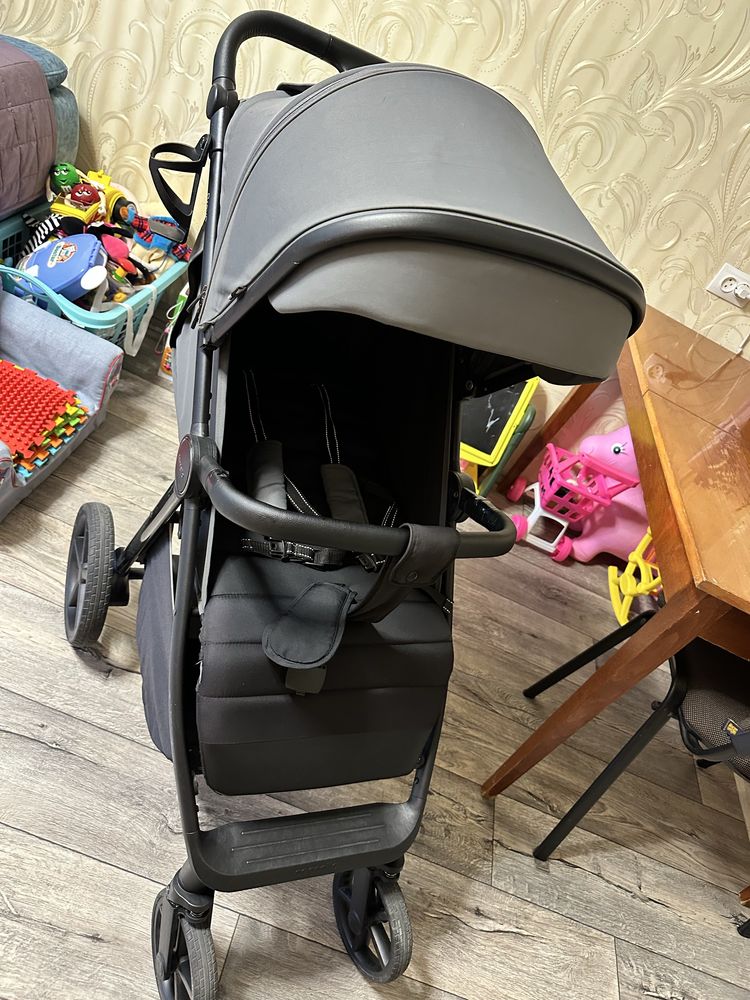 Прогулочная коляска  Carrello Bravo Plus