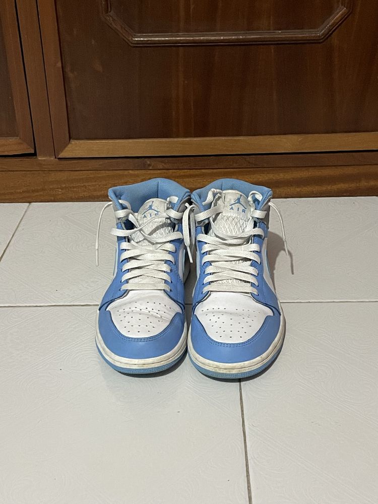 Air jordan mid university blue