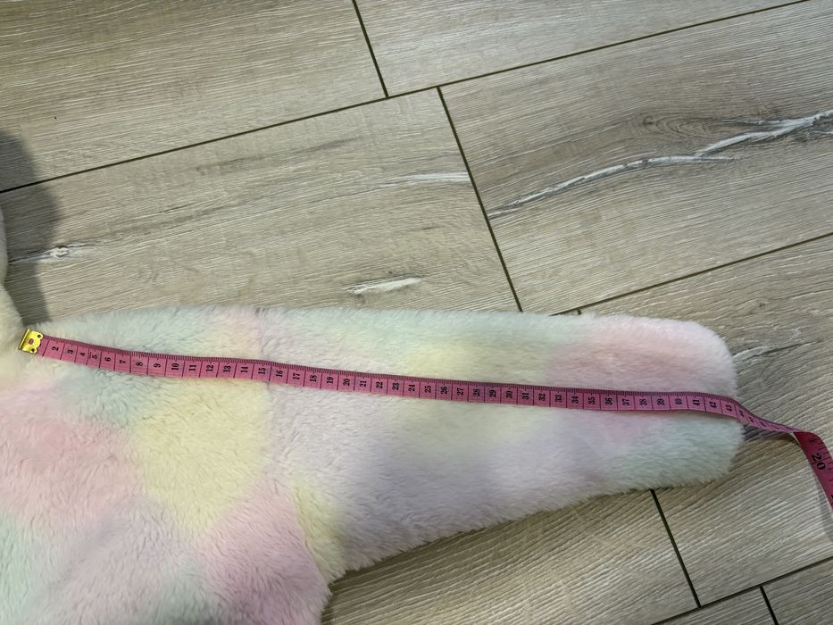 Продам теплу мʼяку кофту на дівчинку 104