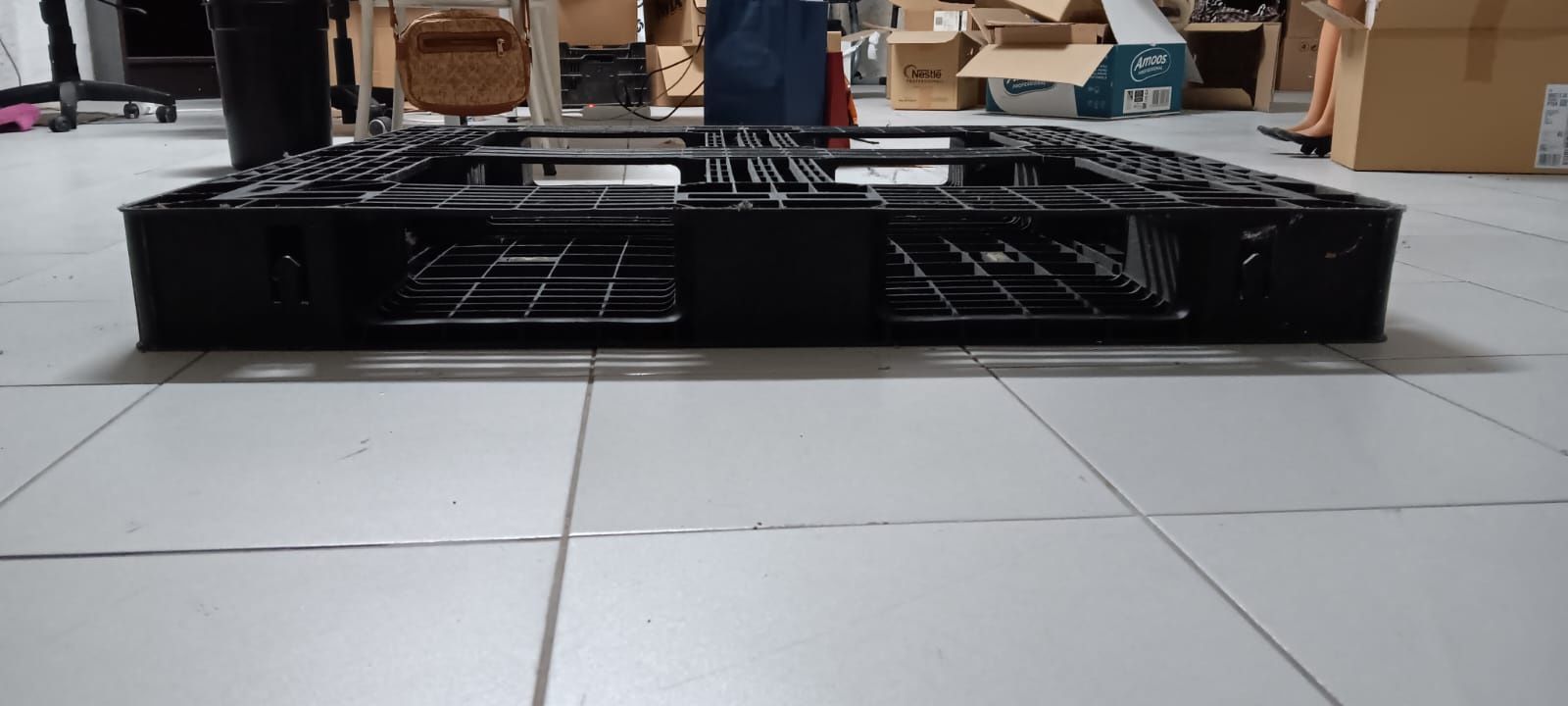 Paletes em Plástico Preto
