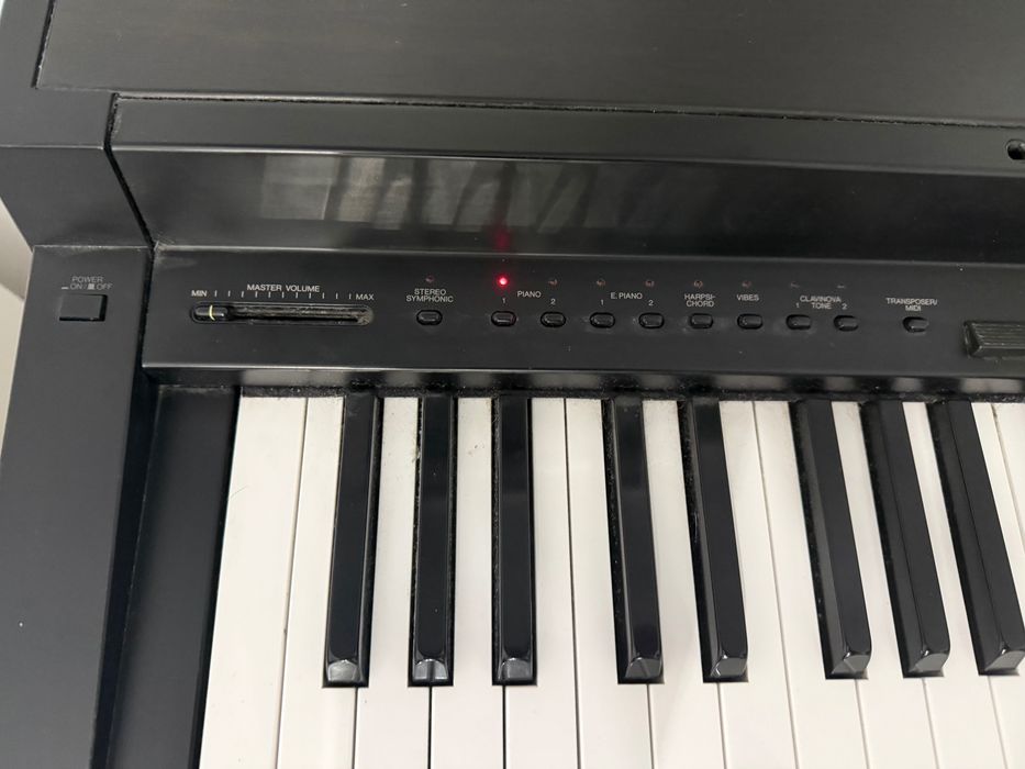 Pianino Yamaha Clavinova CLP 100