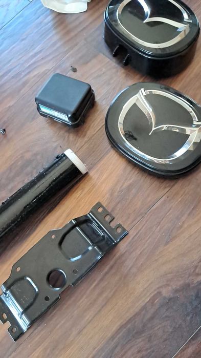 Радар Mazda KD7J-67XA1 + емблема Mazda СХ-5, -9 + кронштейн під радар