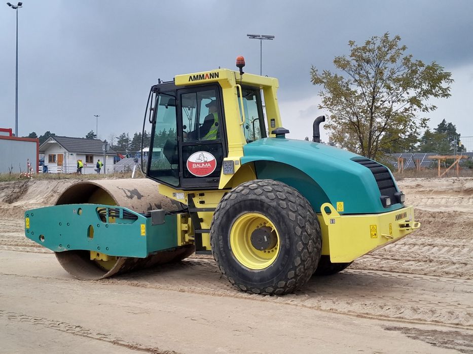 usługi koparką, spycharką, ładowarką, walcem drogowym