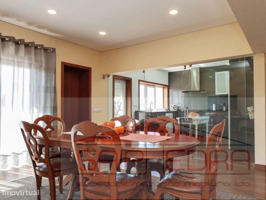 Moradia T5 com garagem e aquecimento solar