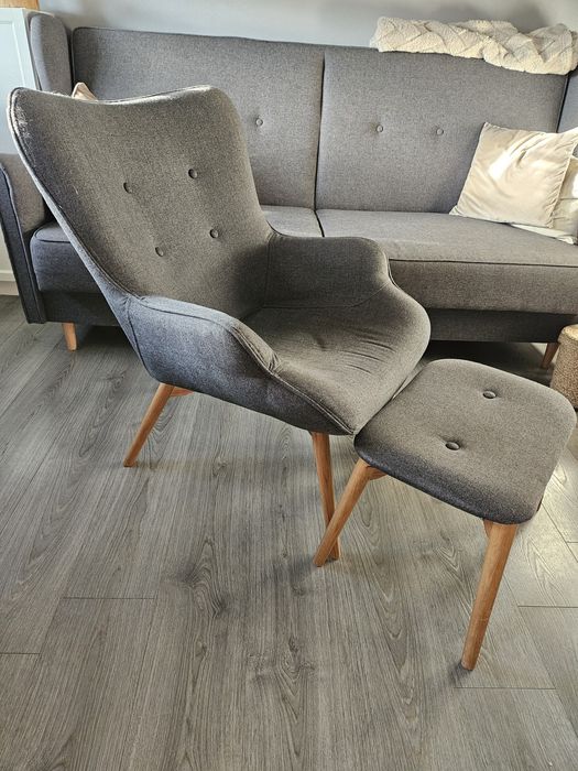 Fotel z podnóżkiem. SKALBORG
Fotel/podnóżek SKALBORG ciemnoszary tkani