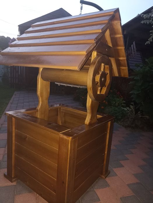 Декоративний вітряк, млин, криничка