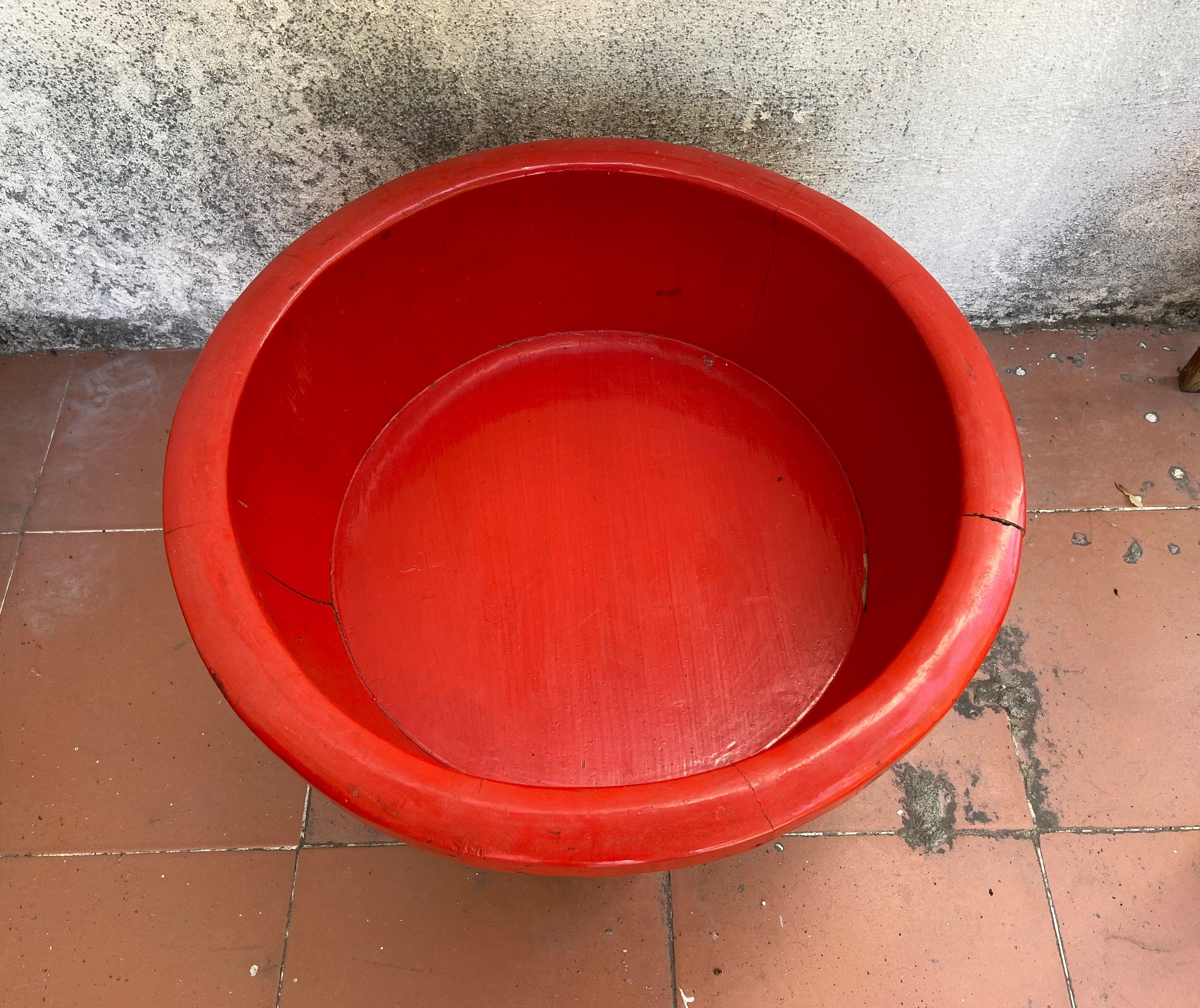 Móvel redondo vermelho