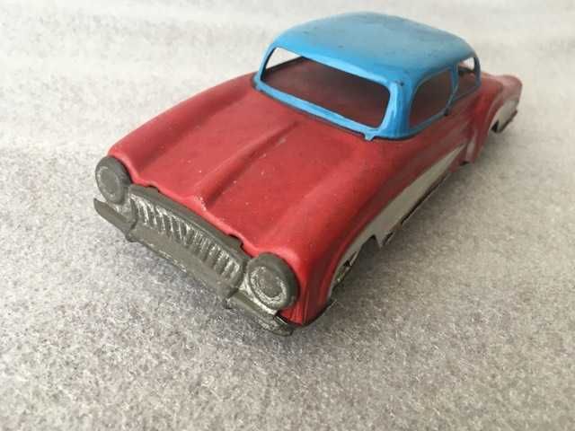 Brinquedo português de folha (design anos 60) - carro sedan (grande)