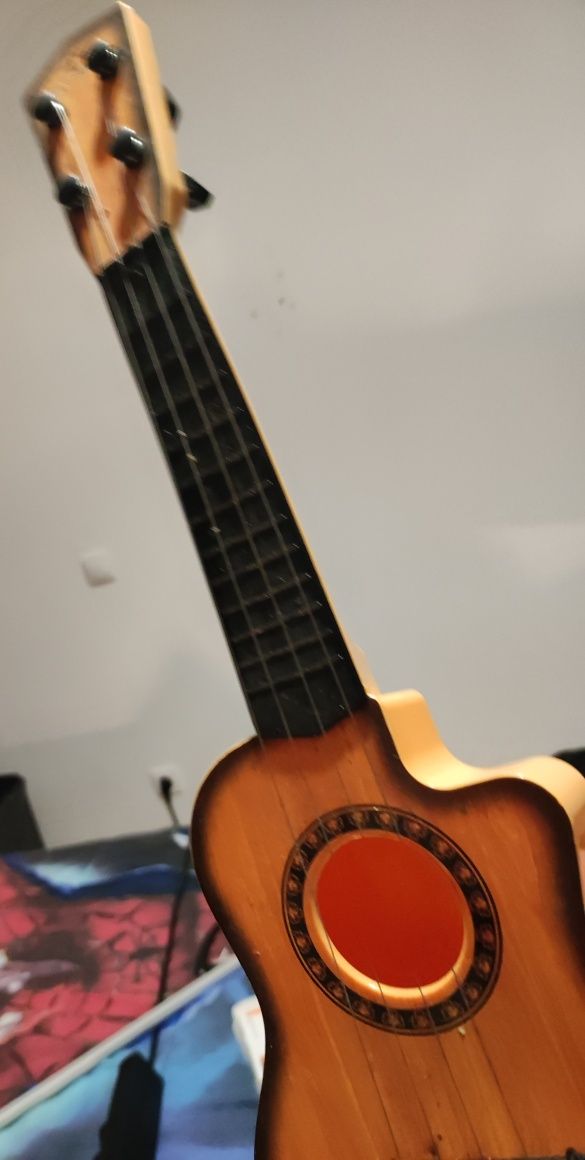 Vendo guitarra de brincar e mota tartaruga ninja