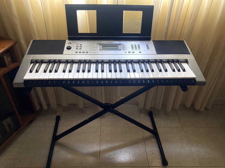 Teclado Yamaha psr E353
