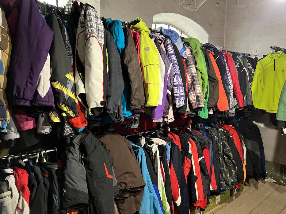 Прокат гірськолижних та сноубордичних костюмів
