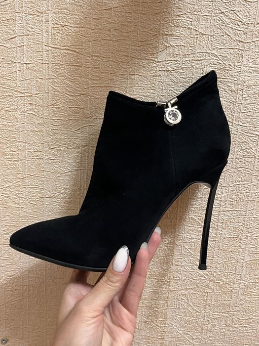 Ботильйони John Richmond