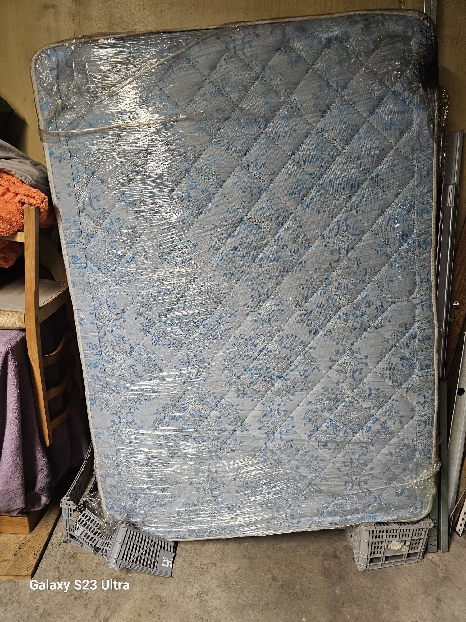 Quarto de casal sem roupeiro