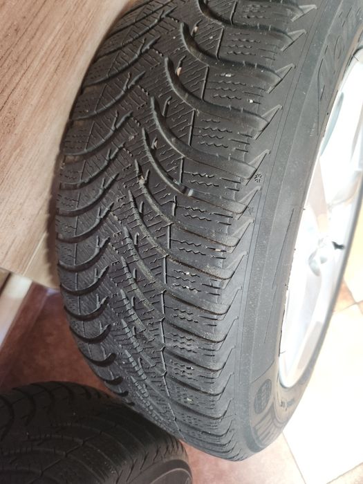 Felgi oryginalne audi z oponami zimowymi