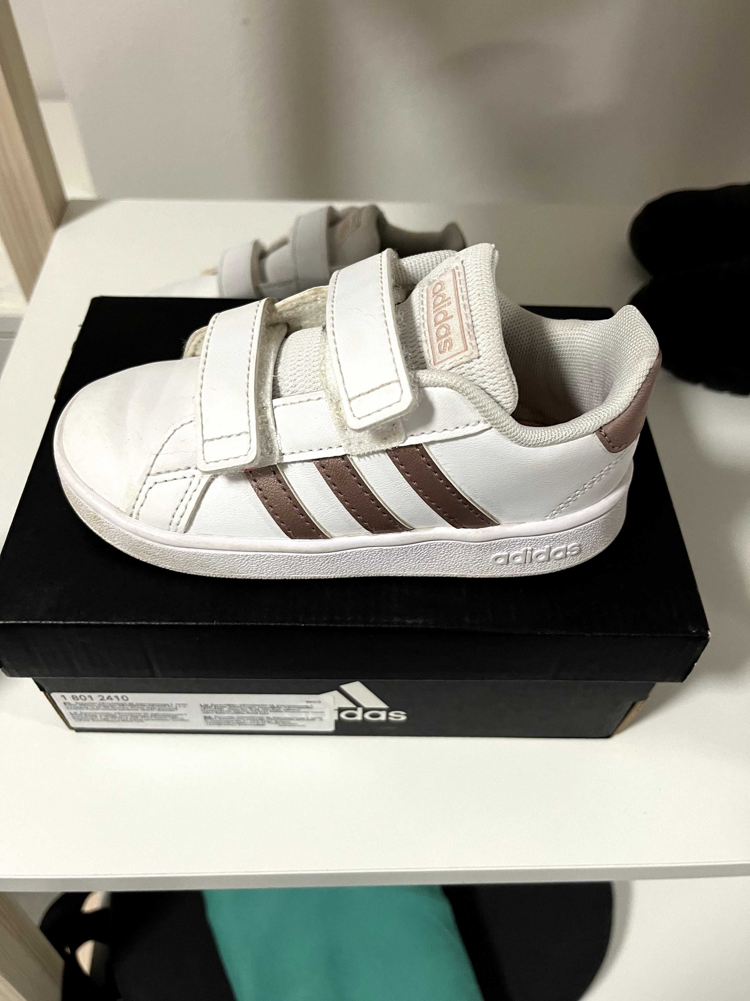 Buty dziecięce sportowe ADIDAS, roz. 26