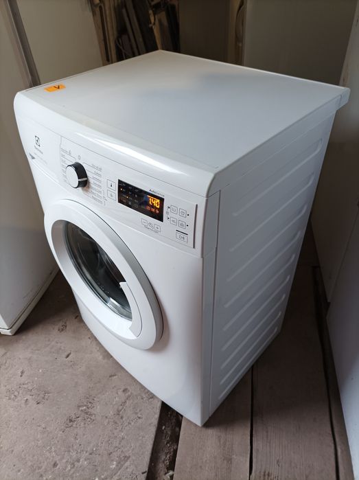 Пральна машина Electrolux завужена 55см