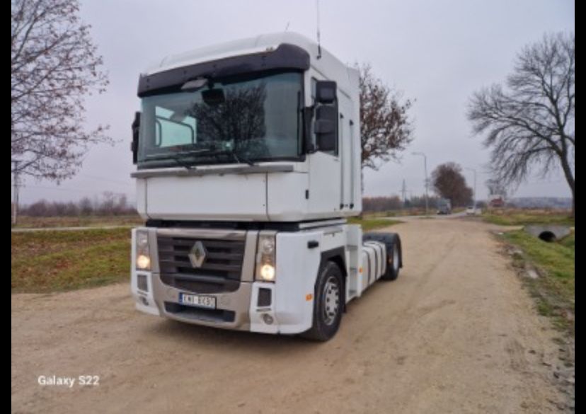 Renault  magnum 2011