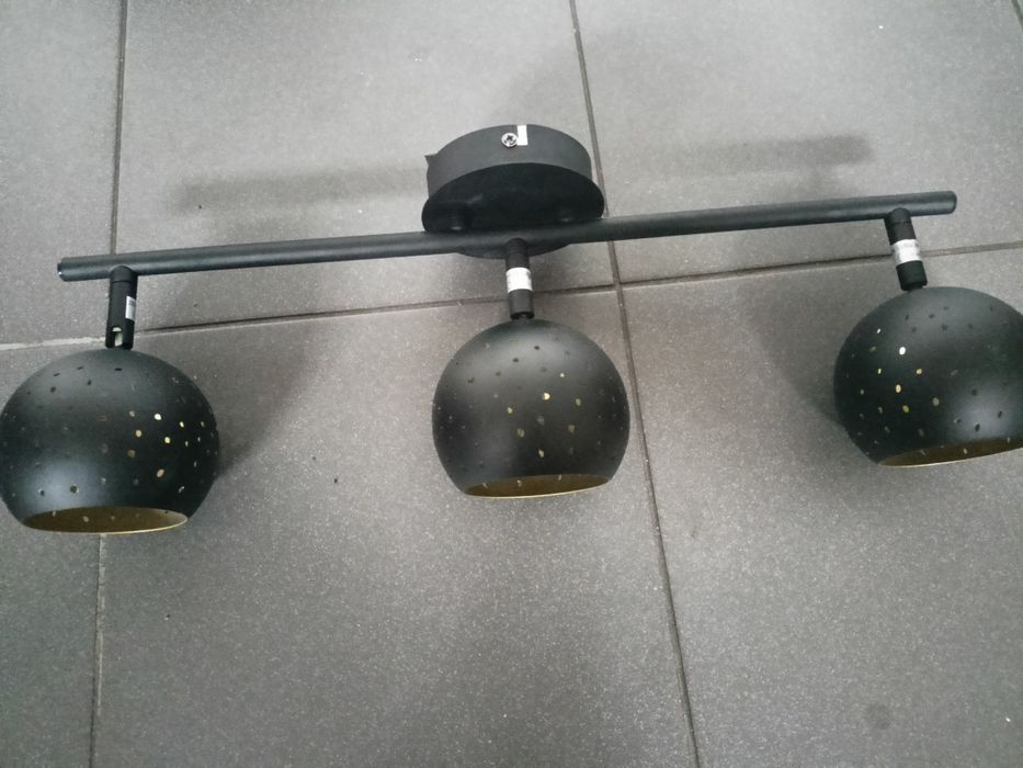 Czarna lampa sufitowa