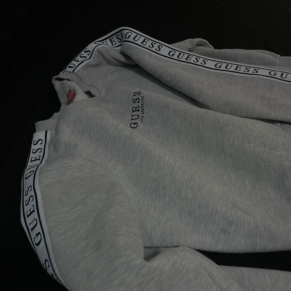 Світшот GUESS вкорочений