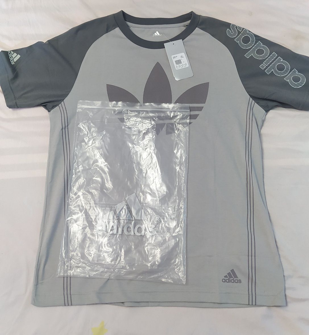 Футболка adidas.        .           .