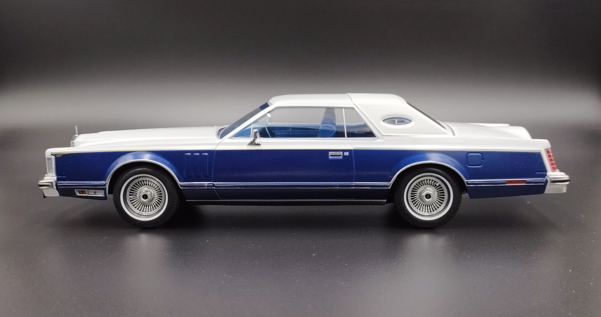 1:18 MCG 1978 Lincoln Continental Mark V Model nowy