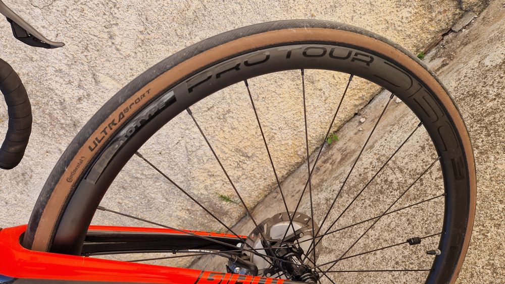 Bicicleta Giant com rodas de carbono prototype