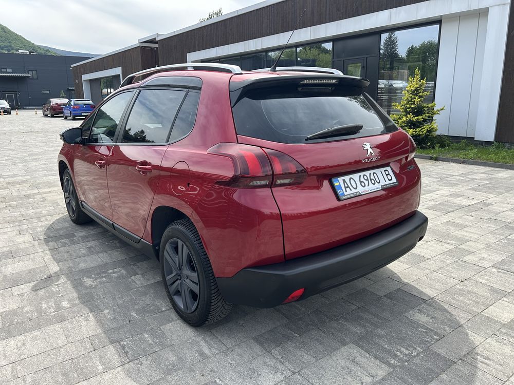 Peugeot 2008 2018 рік 1.2 бензин