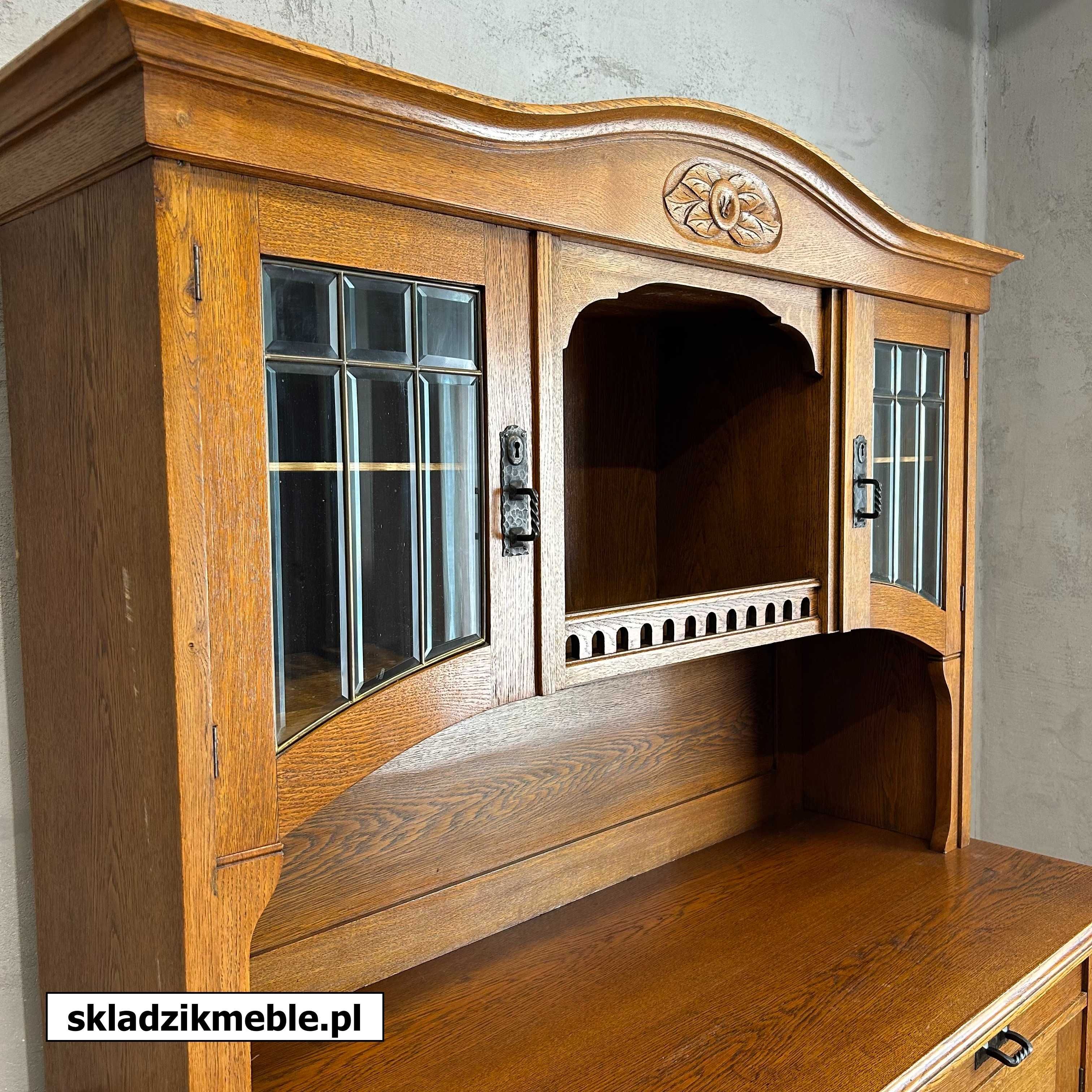 050725 Stylowy kredens dębowy z okresu miedzywojennego