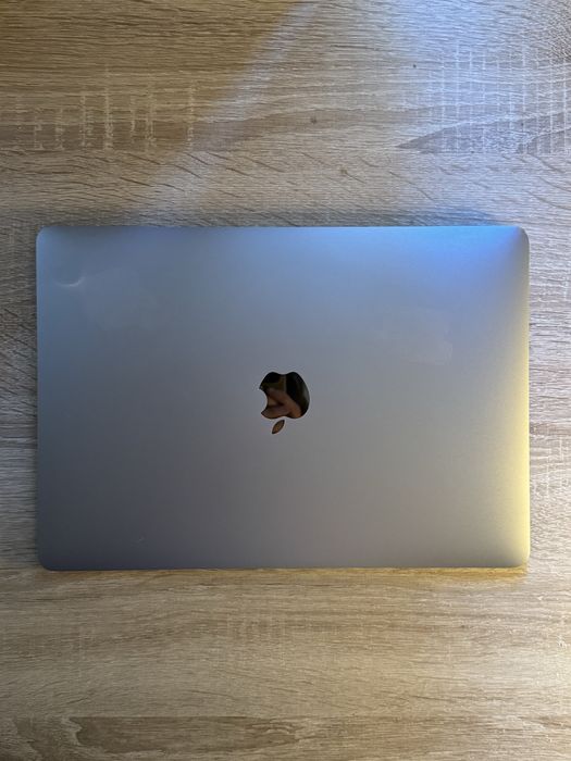 MacBook Air M1 (2020) – 8GB RAM, 256GB SSD