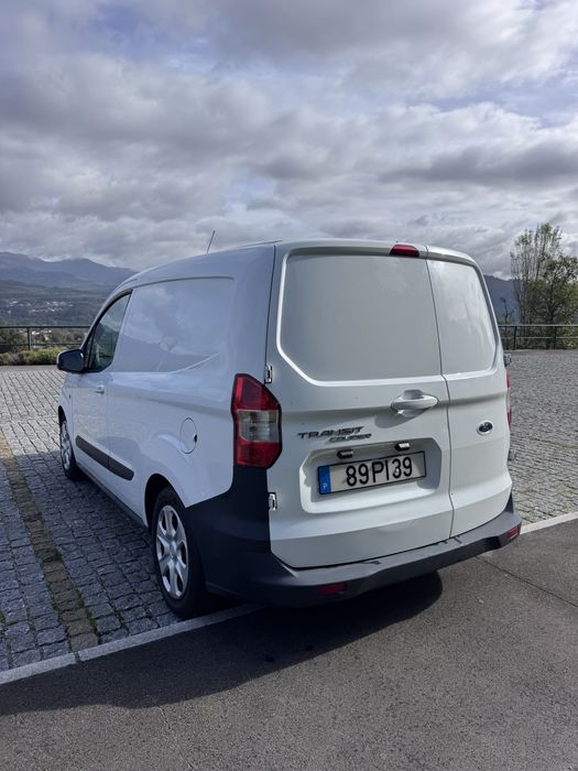 Ford transit courier