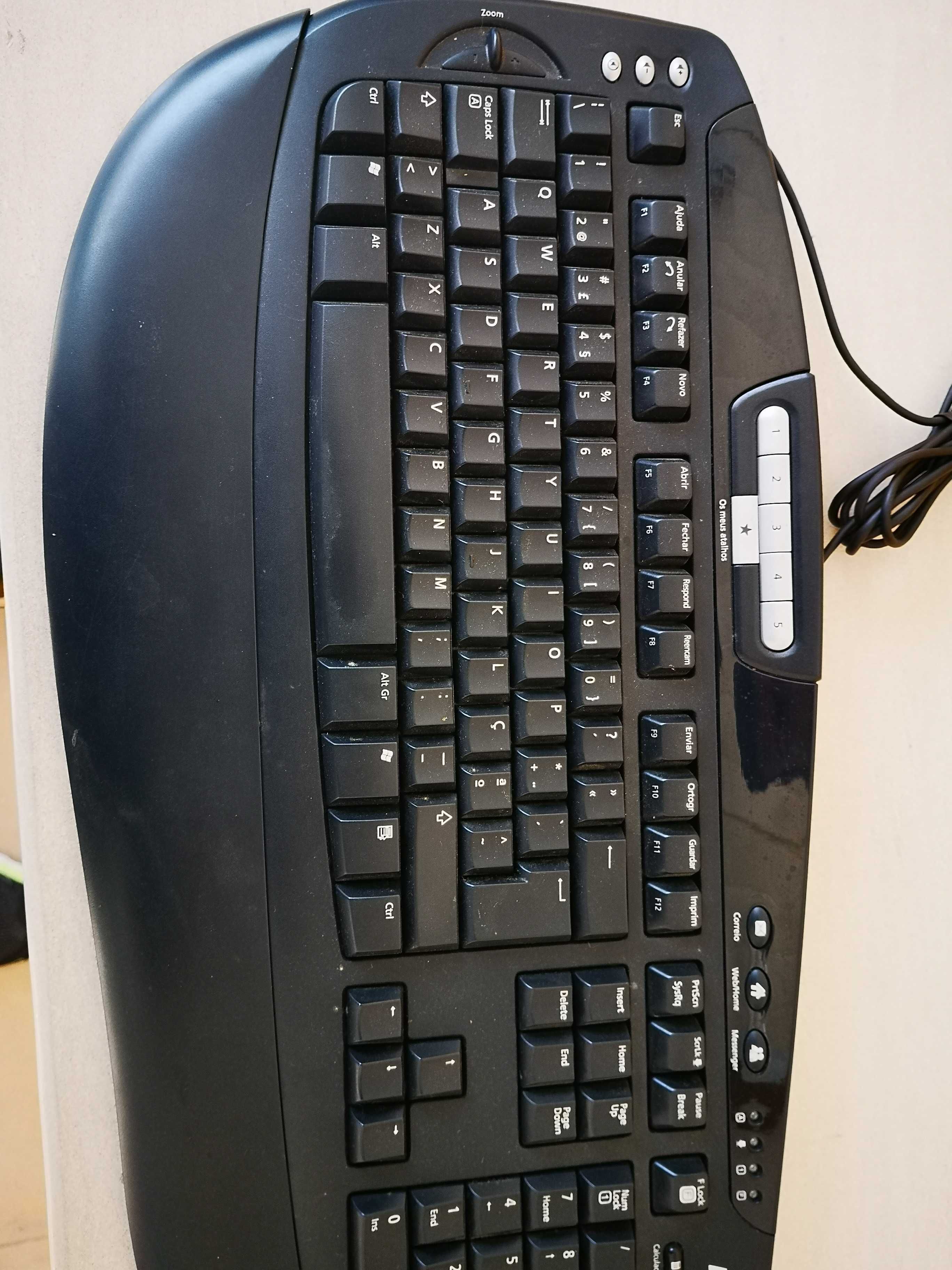 Teclado Microsoft Digital Media Keyboard com apoio de cotovelos